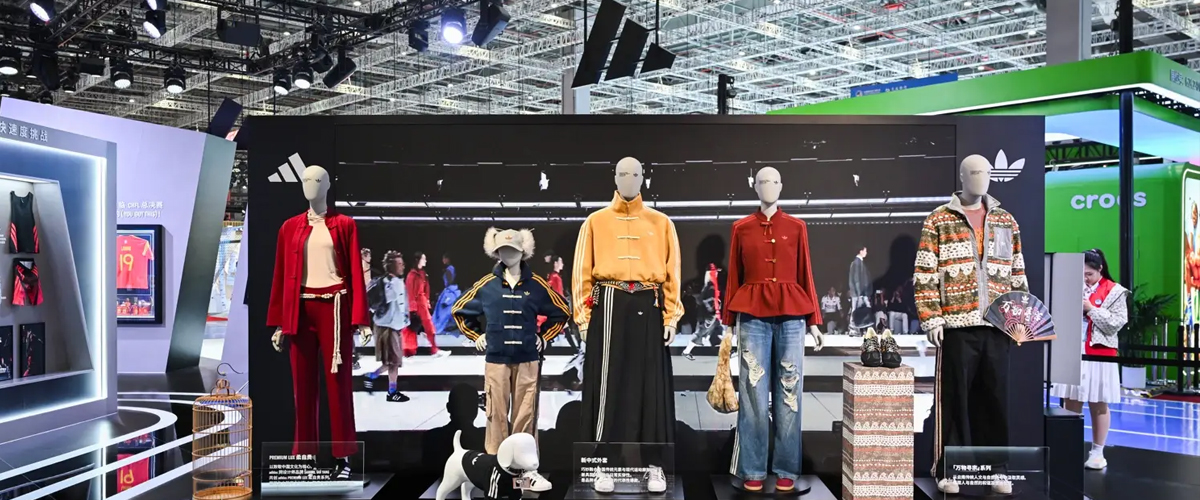 阿迪达斯亮相进博会:以顶尖产品拥抱中国机遇,26年FIFA世界杯产品全场吸睛 阿迪达斯亮相进博会:以顶尖产品拥抱中国机遇,26年FIFA世界杯产品全场吸睛